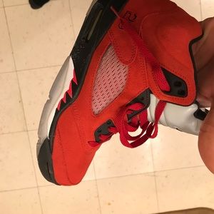 These are 5 red Jordan Brand new size 7 and I am looking for 125$